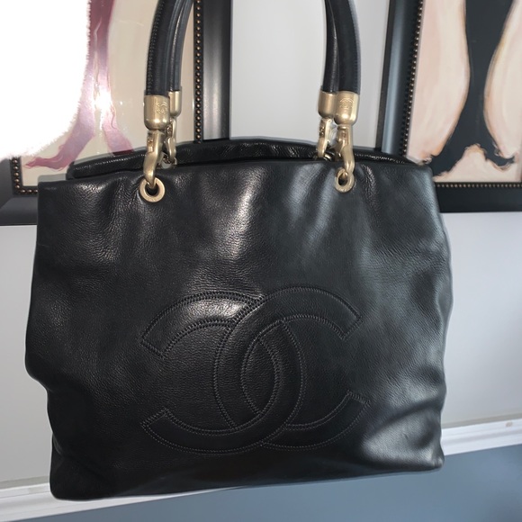 CHANEL Handbags - Vintage Chanel purse